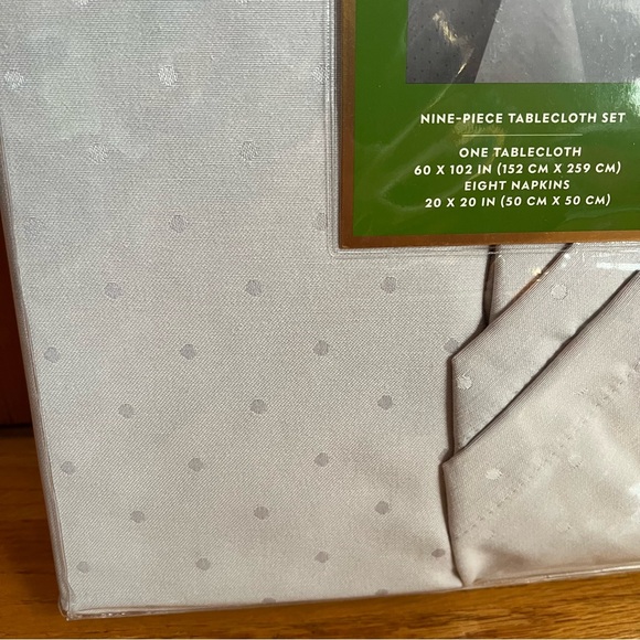 Kate Spade Larabee Dot Tablecloth and Napkin Set NWT - Picture 2 of 5